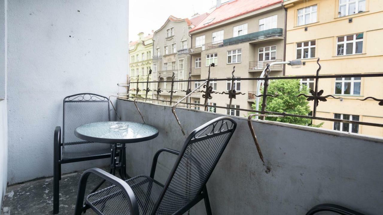 Apartment Four Year Seasons - Walkable To Centre, Metro And Riverside Prag Exteriör bild